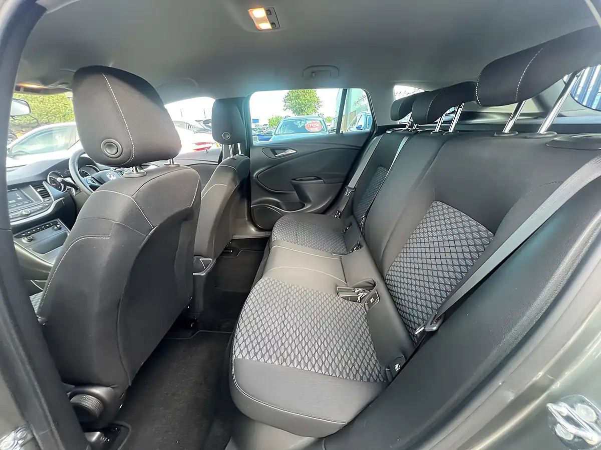 Used 2018 Vauxhall Astra Design Cosmic Grey Met - Interior and Exterior details 15
