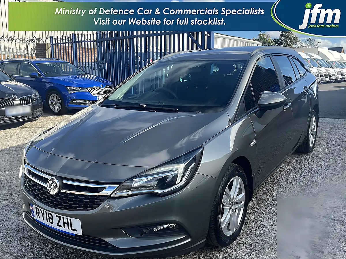 Used 2018 Vauxhall Astra Design Cosmic Grey Met - Interior and Exterior details 19