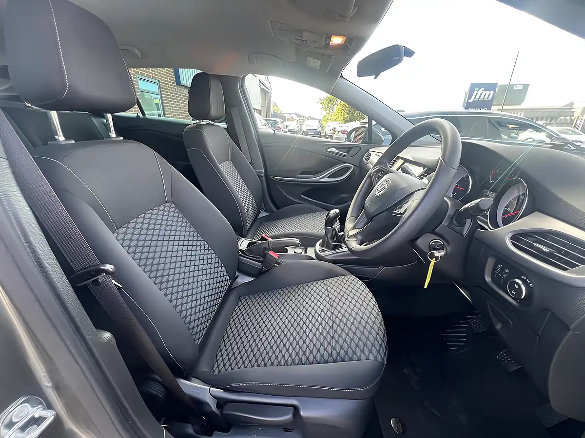Used 2018 Vauxhall Astra Design Cosmic Grey Met - Interior and Exterior details 3