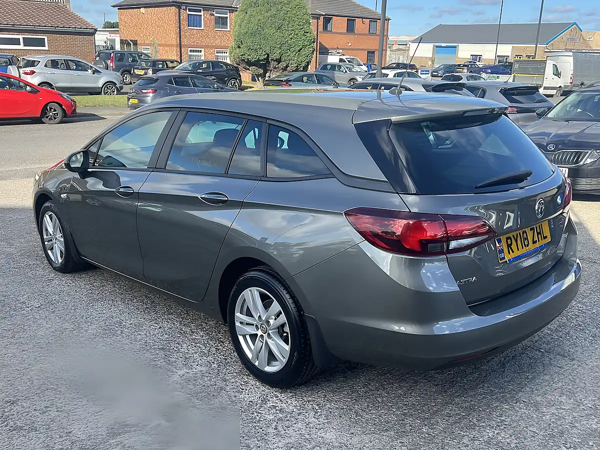 Used 2018 Vauxhall Astra Design Cosmic Grey Met - Interior and Exterior details 8