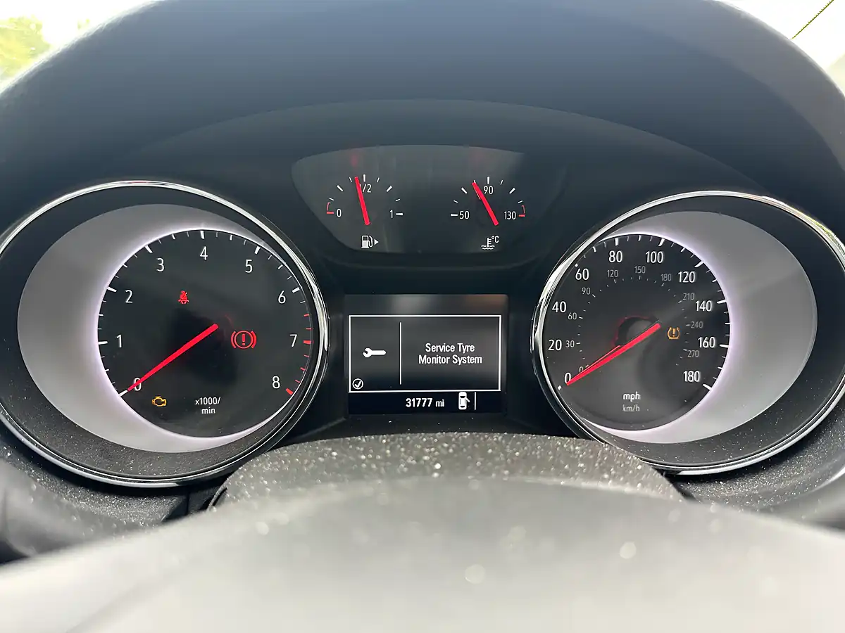 Used 2018 Vauxhall Astra Design Silver - Interior and Exterior details 14