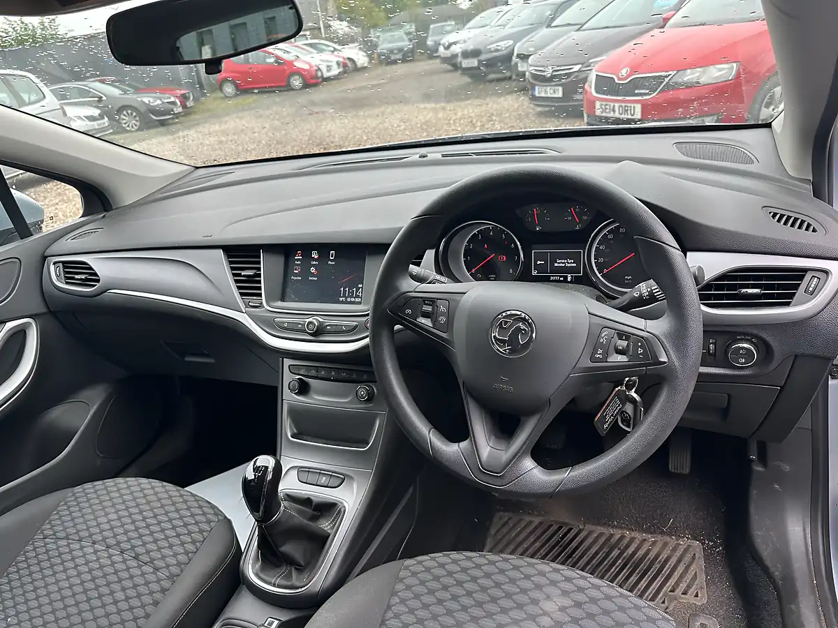 Used 2018 Vauxhall Astra Design Silver - Interior and Exterior details 15