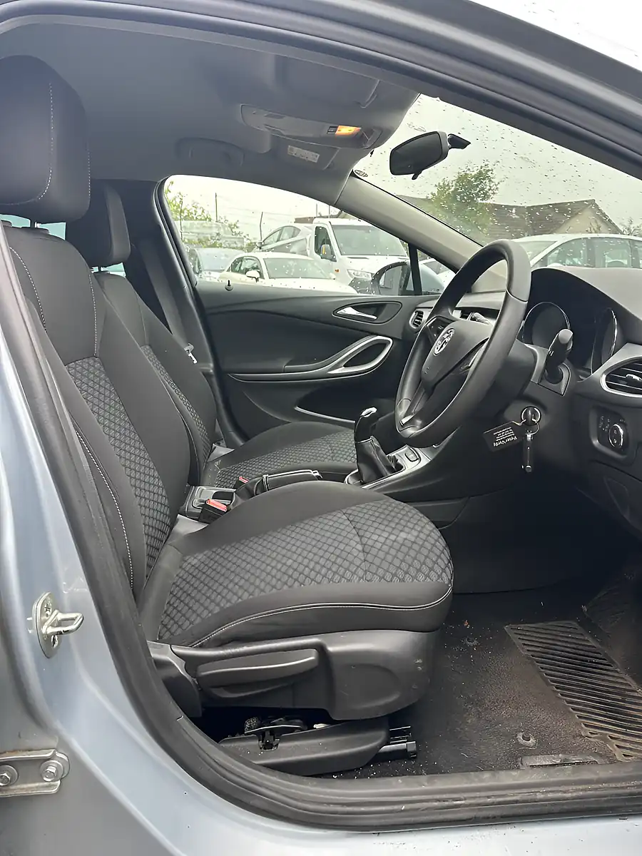 Used 2018 Vauxhall Astra Design Silver - Interior and Exterior details 17