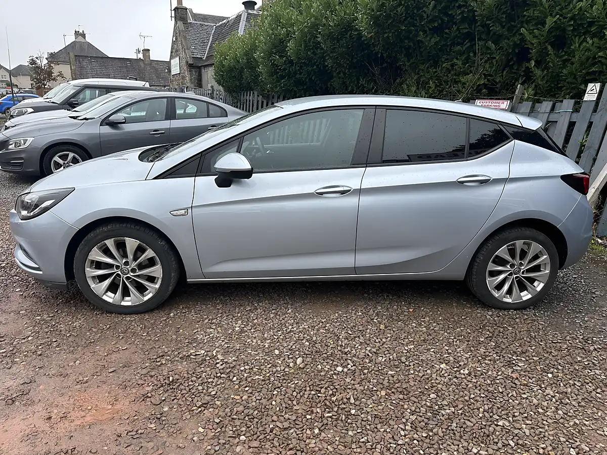 Used 2018 Vauxhall Astra Design Silver - Interior and Exterior details 8
