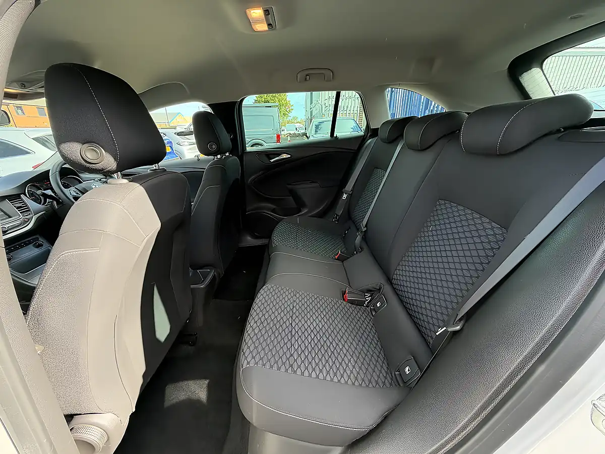 Used 2018 Vauxhall Astra Design Silver Metallic - Interior and Exterior details 15