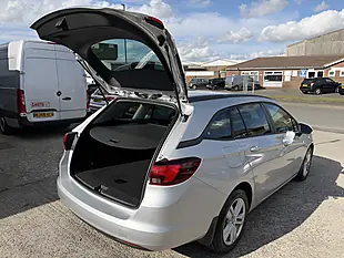 Used 2018 Vauxhall Astra Design Silver Metallic - Interior and Exterior details 17
