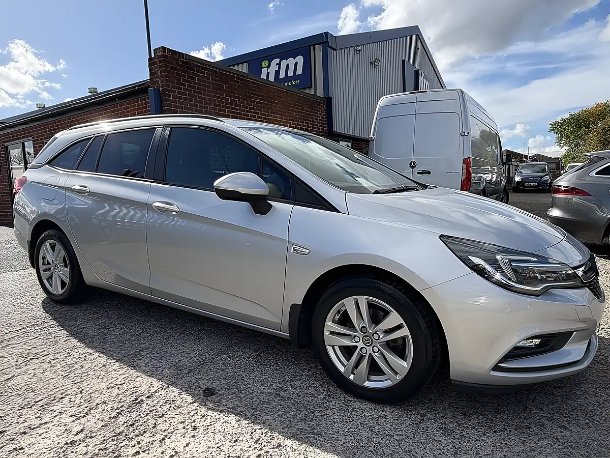 Used 2018 Vauxhall Astra Design Silver Metallic - Interior and Exterior details 20