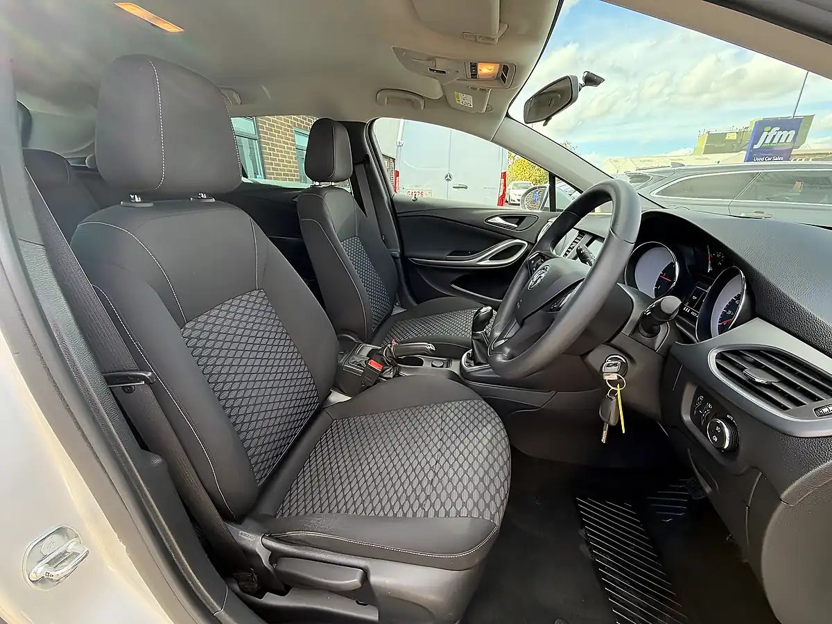 Used 2018 Vauxhall Astra Design Silver Metallic - Interior and Exterior details 3