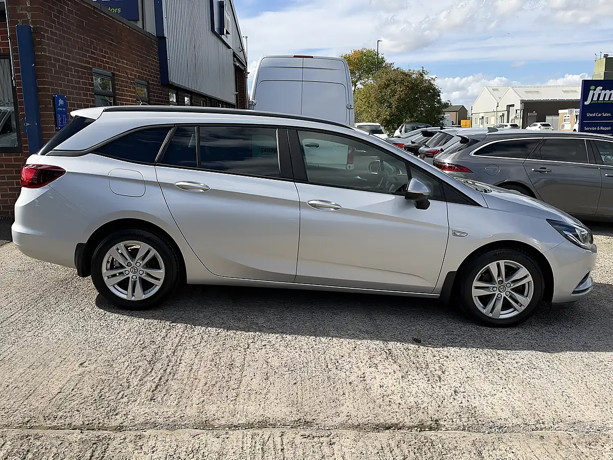 Used 2018 Vauxhall Astra Design Silver Metallic - Interior and Exterior details 5