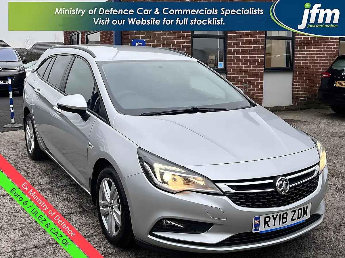 Used 2018 Vauxhall Astra Design Sport Tourer Sovereign Silver Metallic - Front View