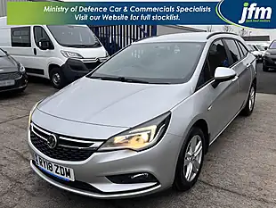 Used 2018 Vauxhall Astra Design Sport Tourer Sovereign Silver Metallic - Interior and Exterior details 10