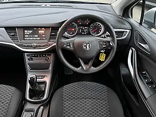Used 2018 Vauxhall Astra Design Sport Tourer Sovereign Silver Metallic - Interior and Exterior details 11