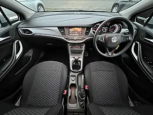 Used 2018 Vauxhall Astra Design Sport Tourer Sovereign Silver Metallic - Interior and Exterior details 2
