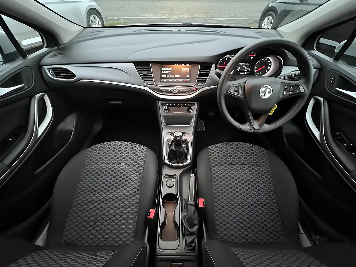 Used 2018 Vauxhall Astra Design Sport Tourer Sovereign Silver Metallic - Interior and Exterior details 2