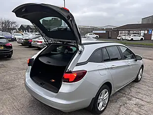 Used 2018 Vauxhall Astra Design Sport Tourer Sovereign Silver Metallic - Interior and Exterior details 20