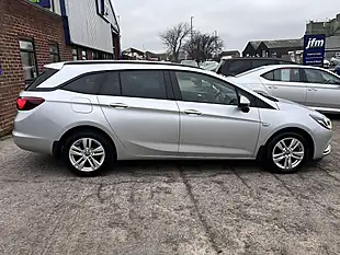 Used 2018 Vauxhall Astra Design Sport Tourer Sovereign Silver Metallic - Interior and Exterior details 5
