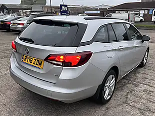 Used 2018 Vauxhall Astra Design Sport Tourer Sovereign Silver Metallic - Interior and Exterior details 6
