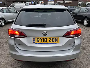 Used 2018 Vauxhall Astra Design Sport Tourer Sovereign Silver Metallic - Interior and Exterior details 7