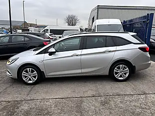 Used 2018 Vauxhall Astra Design Sport Tourer Sovereign Silver Metallic - Interior and Exterior details 9