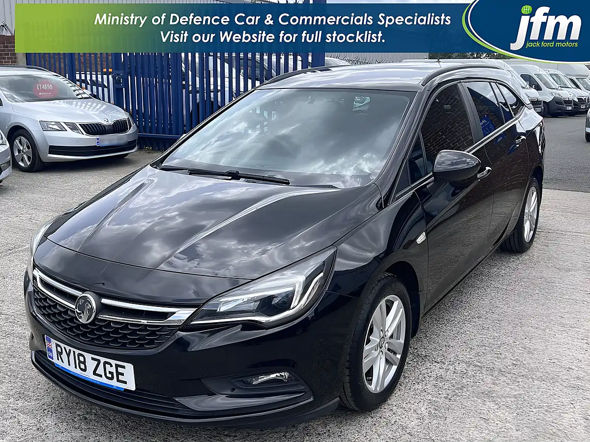 Used 2018 Vauxhall Astra Design Sports Tourer Mineral Black Met - Interior and Exterior details 10