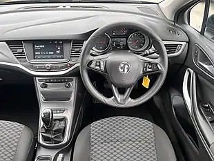Used 2018 Vauxhall Astra Design Sports Tourer Mineral Black Met - Interior and Exterior details 11