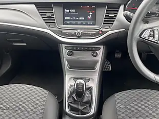 Used 2018 Vauxhall Astra Design Sports Tourer Mineral Black Met - Interior and Exterior details 13