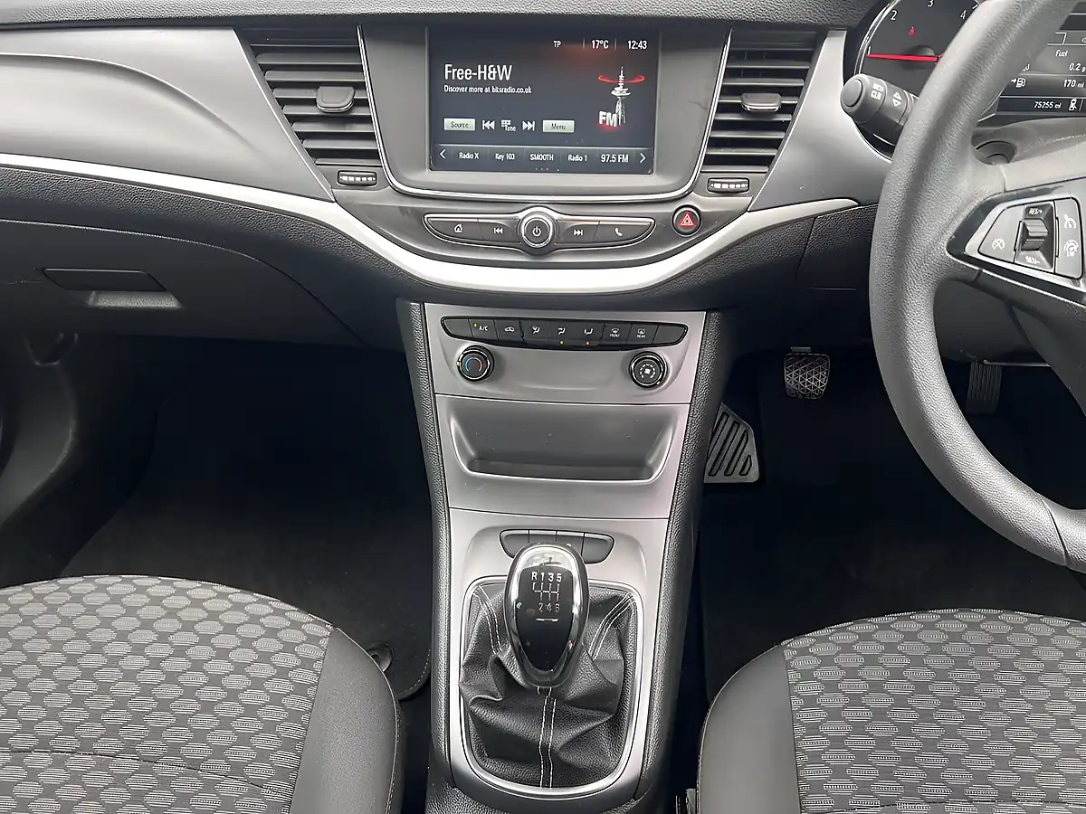 Used 2018 Vauxhall Astra Design Sports Tourer Mineral Black Met - Interior and Exterior details 13
