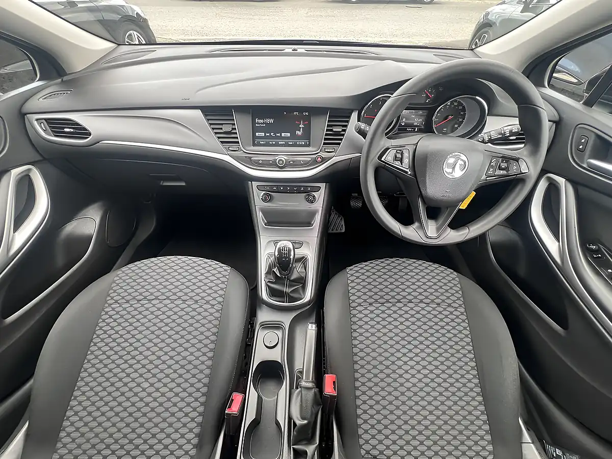 Used 2018 Vauxhall Astra Design Sports Tourer Mineral Black Met - Interior and Exterior details 2