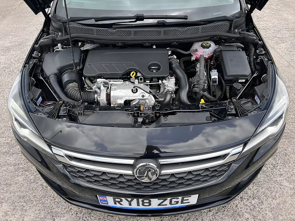Used 2018 Vauxhall Astra Design Sports Tourer Mineral Black Met - Interior and Exterior details 20