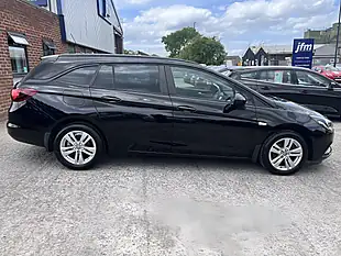 Used 2018 Vauxhall Astra Design Sports Tourer Mineral Black Met - Interior and Exterior details 5