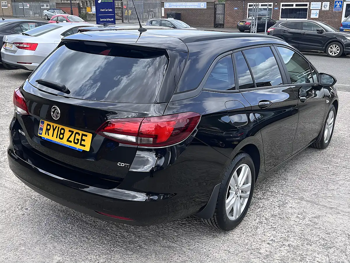 Used 2018 Vauxhall Astra Design Sports Tourer Mineral Black Met - Interior and Exterior details 6