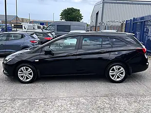 Used 2018 Vauxhall Astra Design Sports Tourer Mineral Black Met - Interior and Exterior details 9