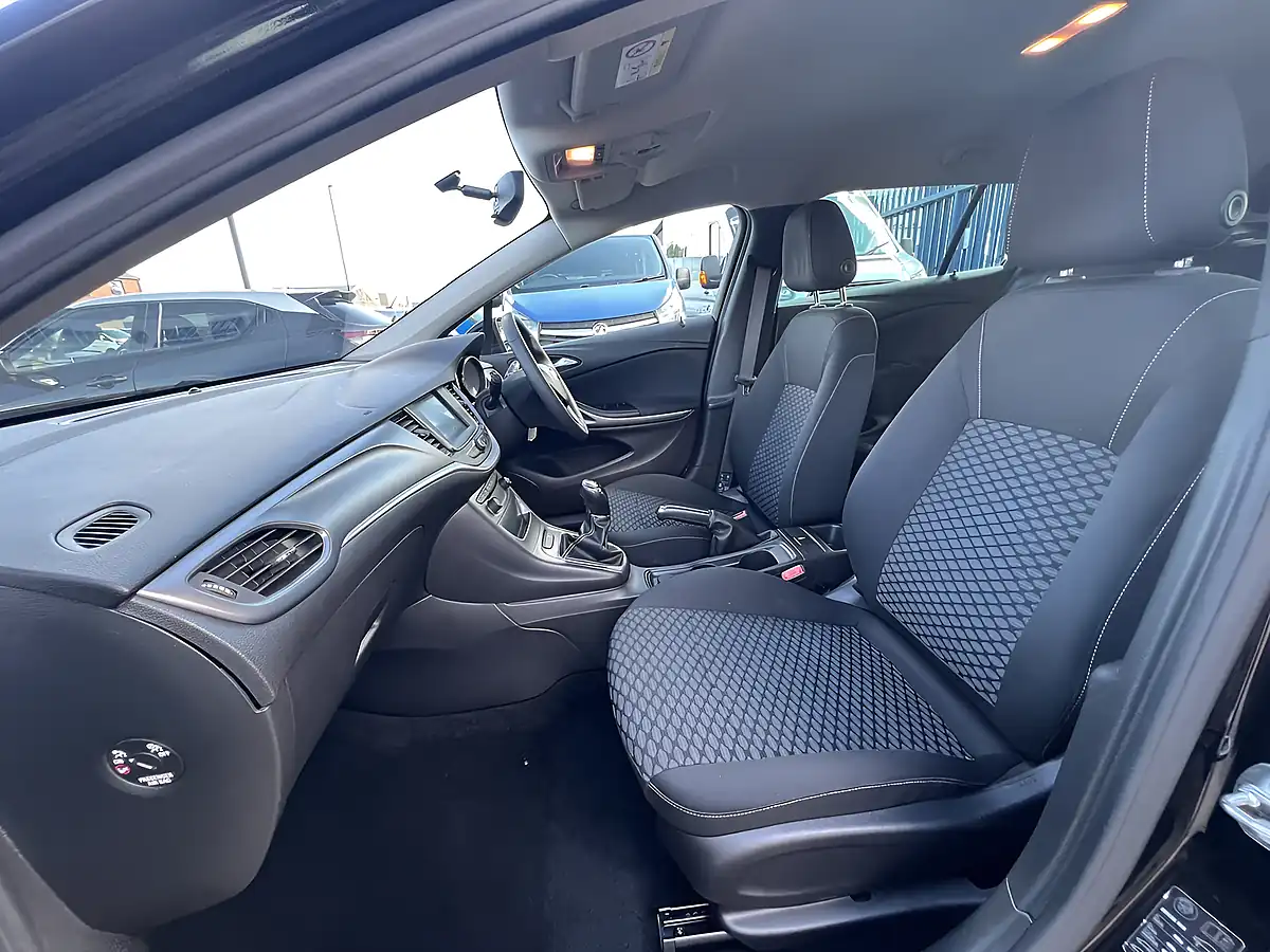Used 2018 Vauxhall Astra Design Sports Tourer Mineral Black Met - Interior and Exterior details 14