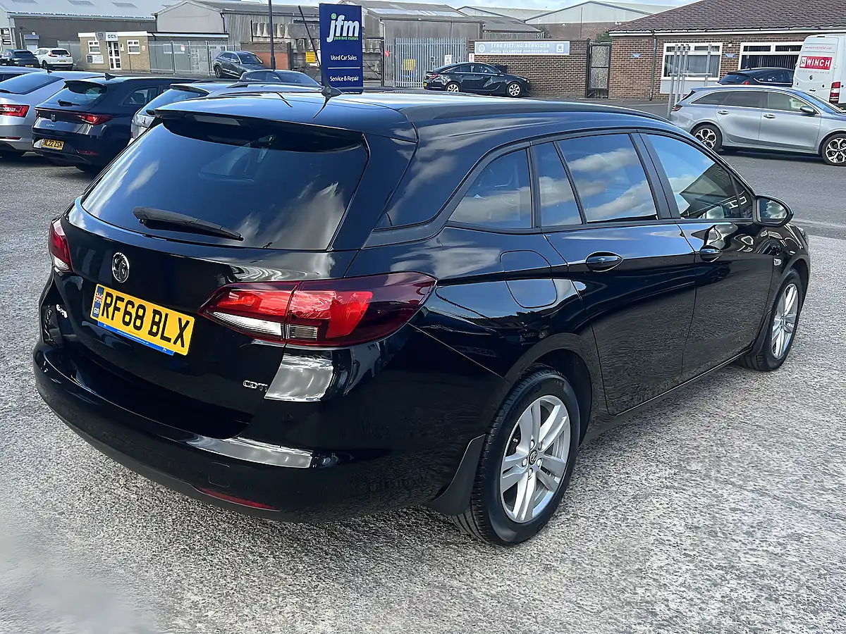 Used 2018 Vauxhall Astra Design Sports Tourer Mineral Black Met - Interior and Exterior details 6