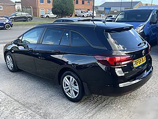 Used 2018 Vauxhall Astra Design Sports Tourer Mineral Black Met - Interior and Exterior details 8
