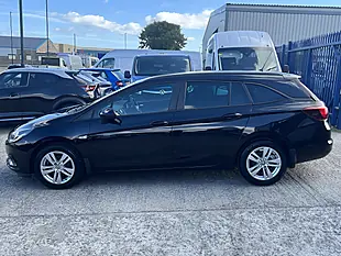 Used 2018 Vauxhall Astra Design Sports Tourer Mineral Black Met - Interior and Exterior details 9