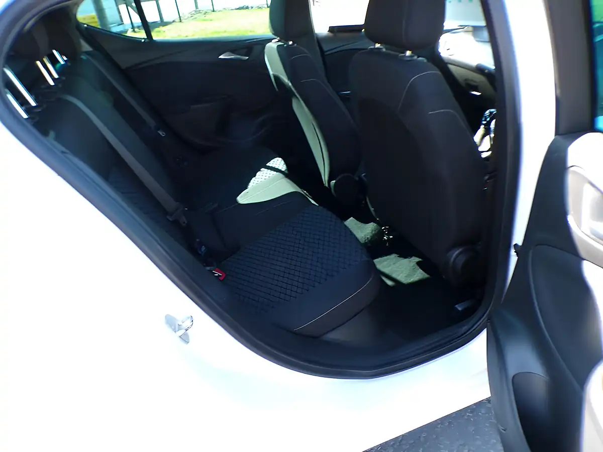Used 2018 Vauxhall Astra Design White - Interior and Exterior details 5