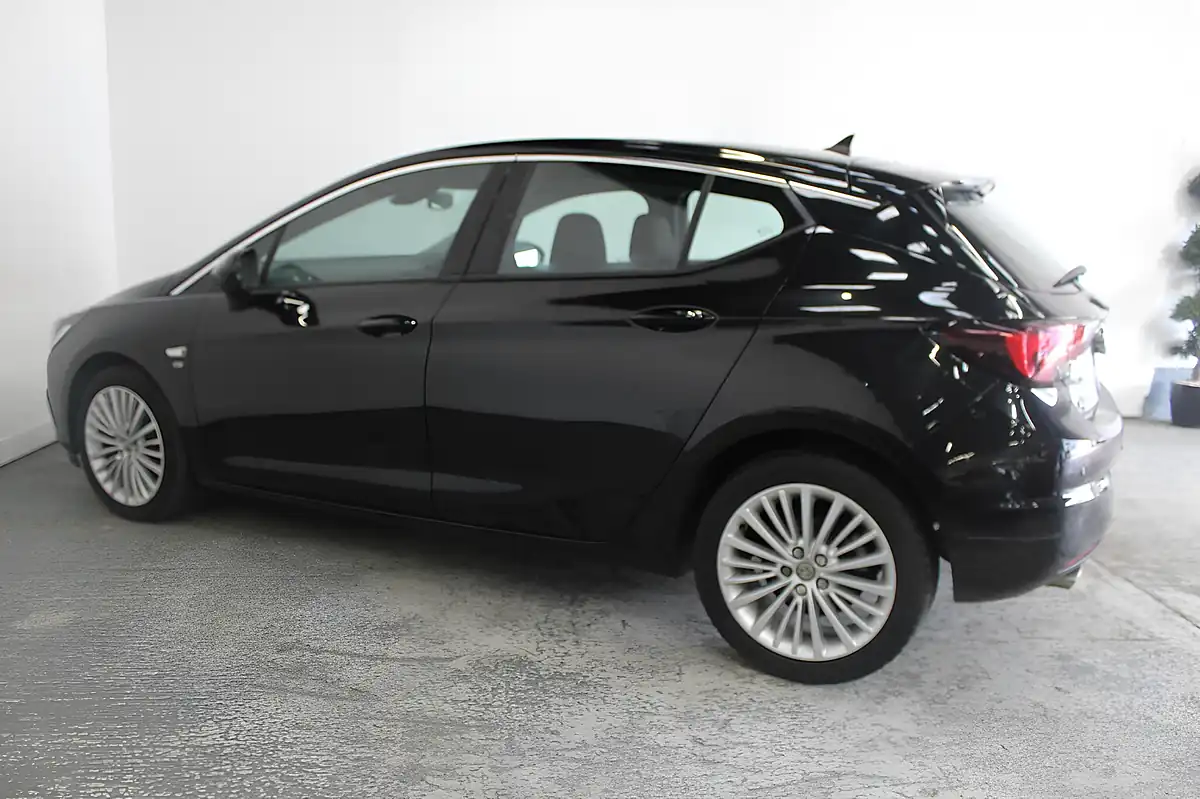 Used 2018 Vauxhall Astra Elite Nav Black - Interior and Exterior details 7