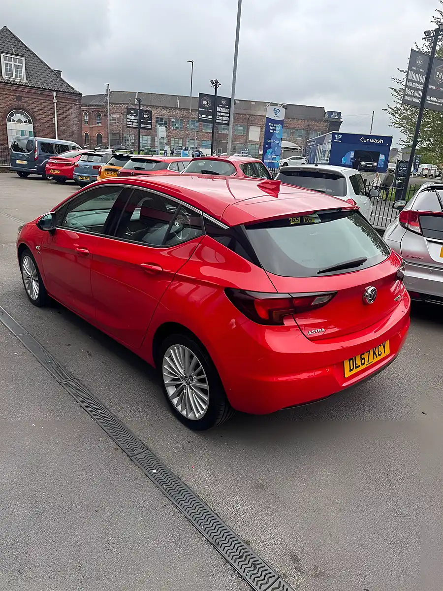 Used 2018 Vauxhall Astra Elite Nav Red - Interior and Exterior details 5