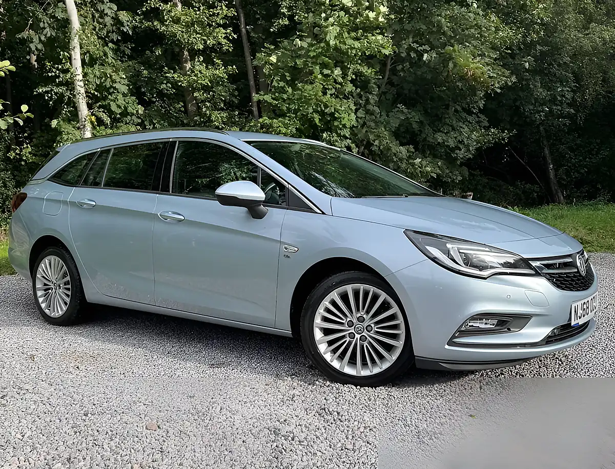 Used 2018 Vauxhall Astra Elite Nav T Silver - Front View