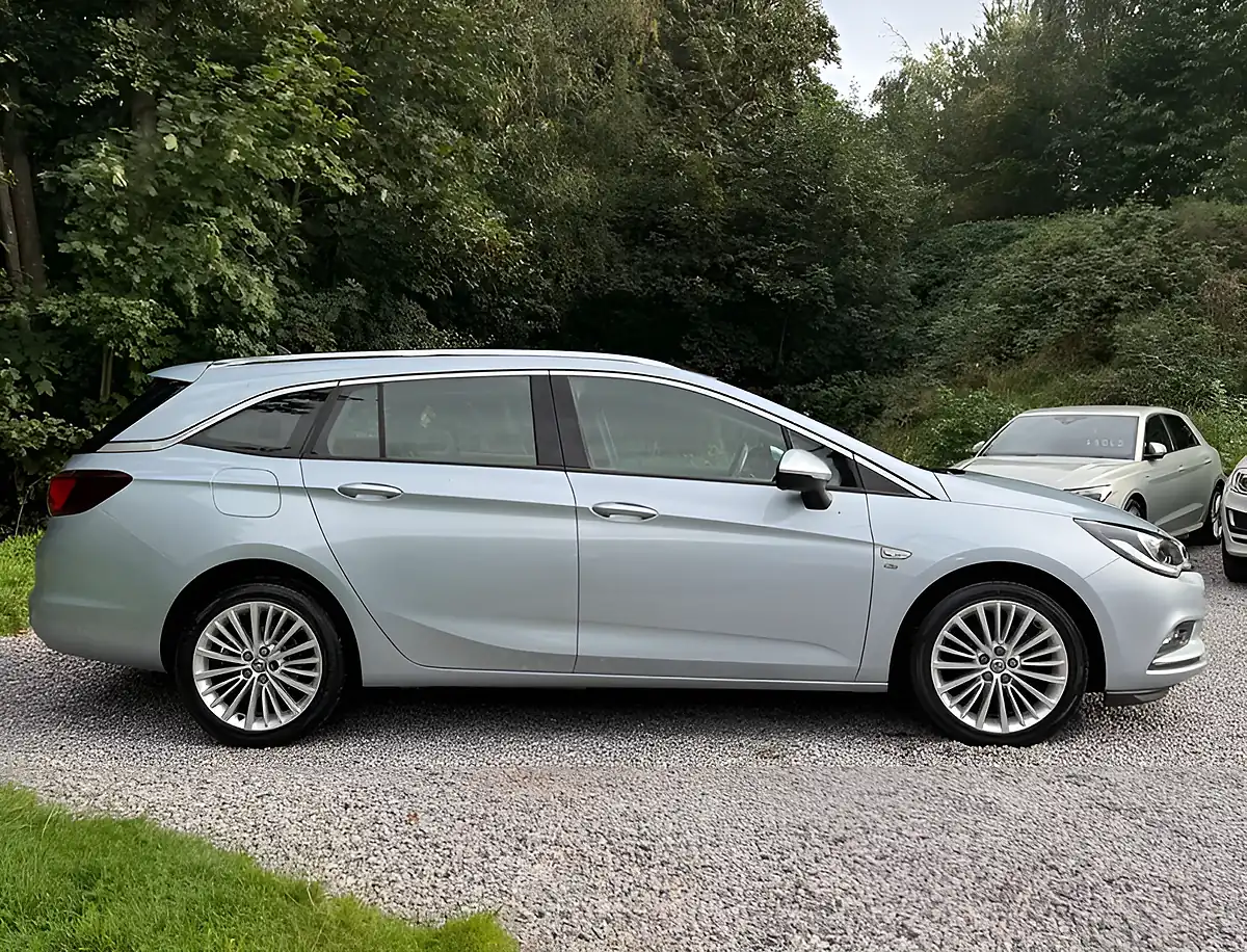 Used 2018 Vauxhall Astra Elite Nav T Silver - Interior and Exterior details 2