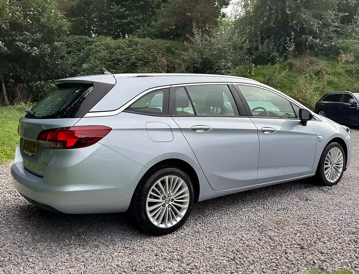 Used 2018 Vauxhall Astra Elite Nav T Silver - Interior and Exterior details 3