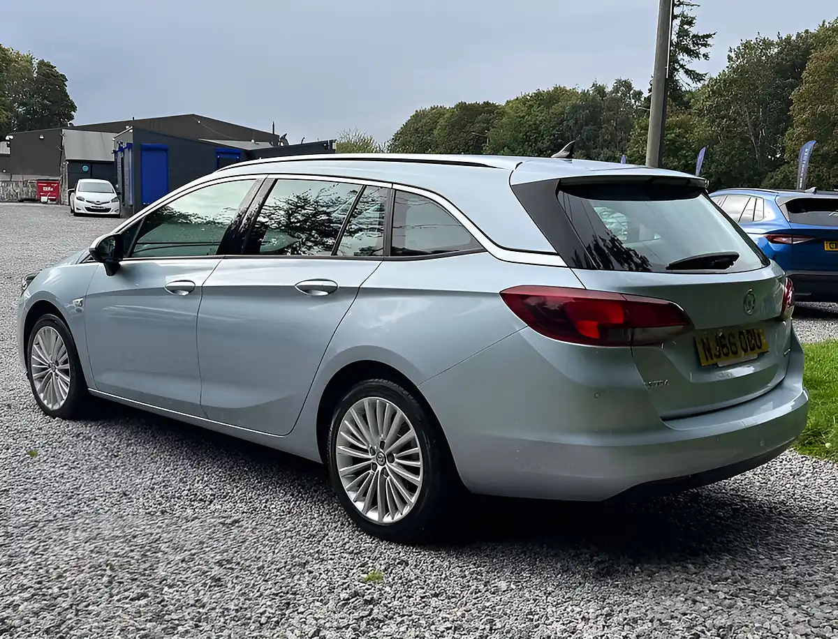 Used 2018 Vauxhall Astra Elite Nav T Silver - Interior and Exterior details 5