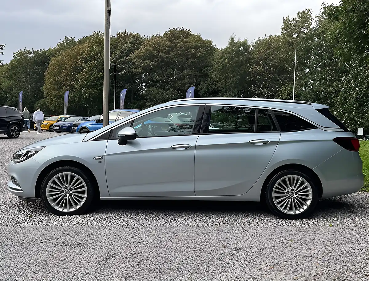 Used 2018 Vauxhall Astra Elite Nav T Silver - Interior and Exterior details 6
