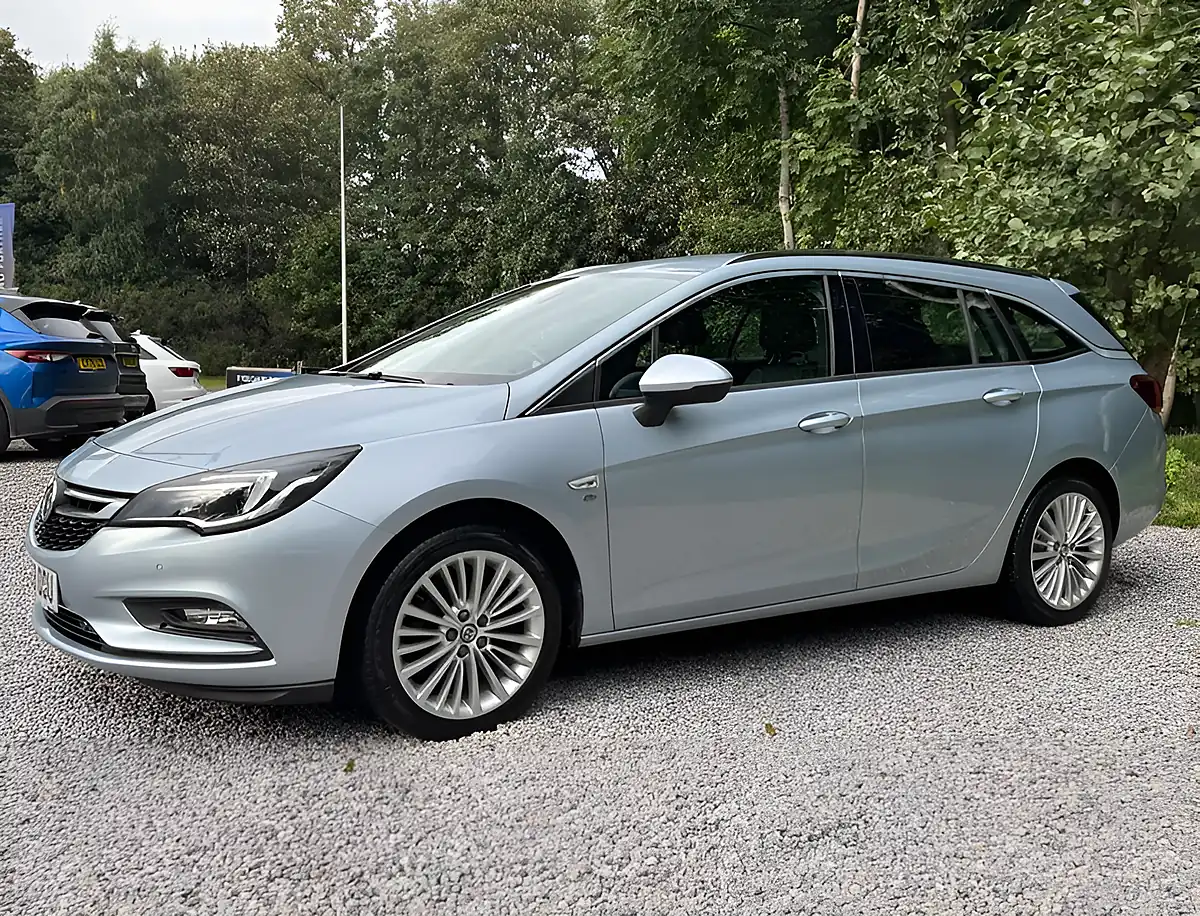 Used 2018 Vauxhall Astra Elite Nav T Silver - Interior and Exterior details 7