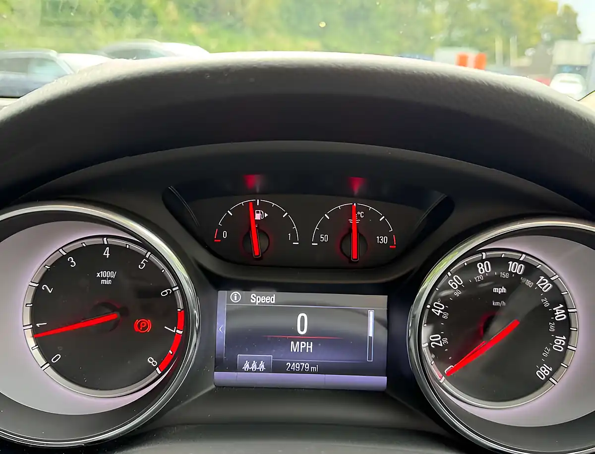 Used 2018 Vauxhall Astra Elite Nav T Silver - Interior and Exterior details 9