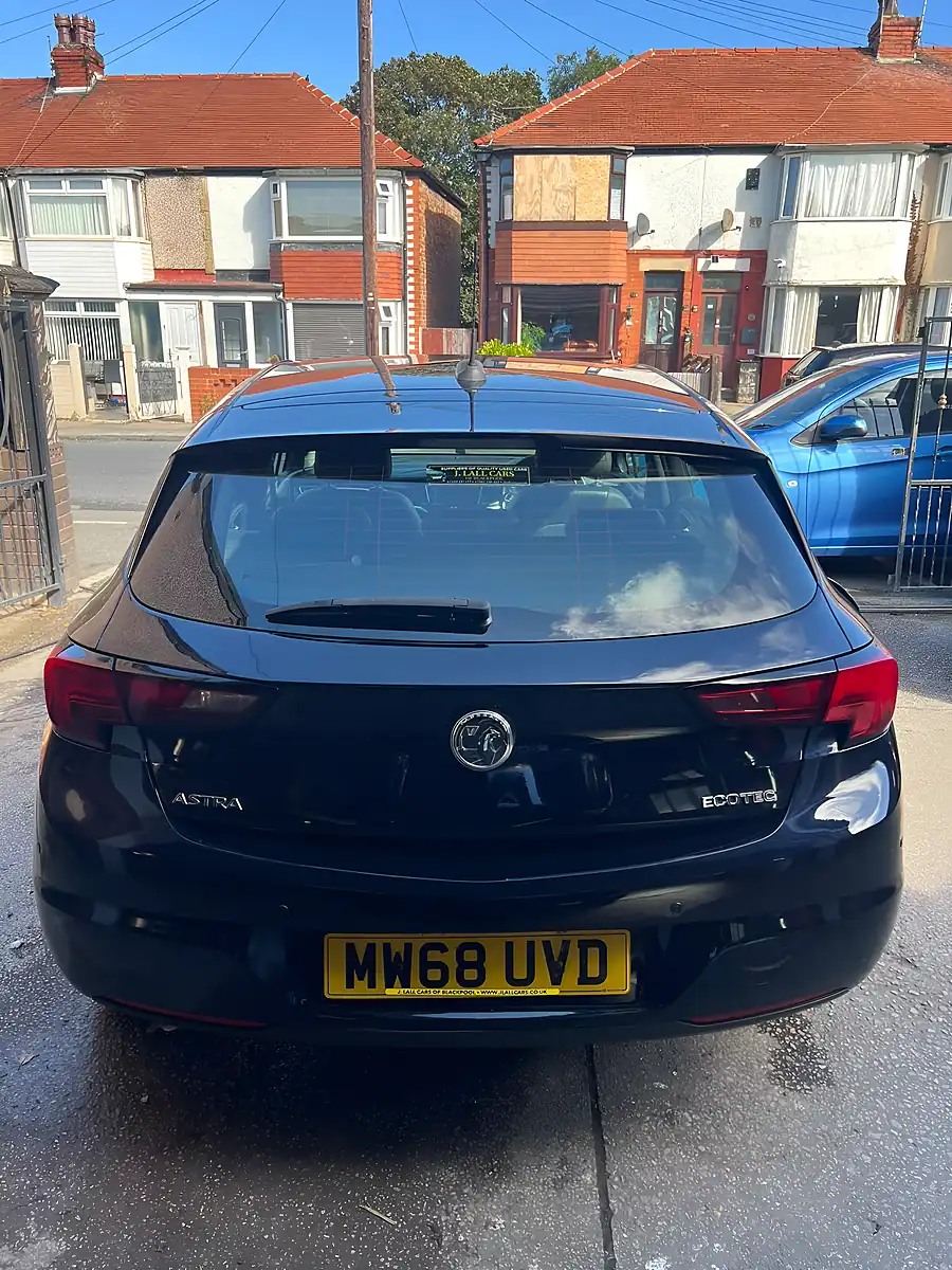 Used 2018 Vauxhall Astra Elite Sport Pearl Blue/Black - Interior and Exterior details 10
