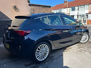 Used 2018 Vauxhall Astra Elite Sport Pearl Blue/Black - Interior and Exterior details 2
