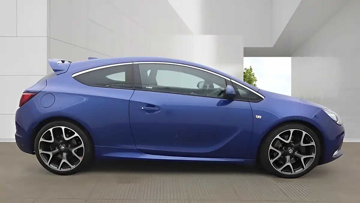 Used 2018 Vauxhall Astra Gtc Vxr Blue - Interior and Exterior details 2