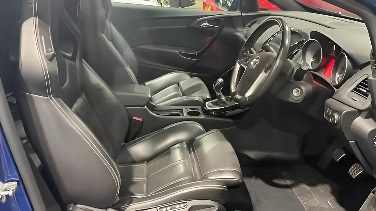 Used 2018 Vauxhall Astra Gtc Vxr Blue - Interior and Exterior details 9